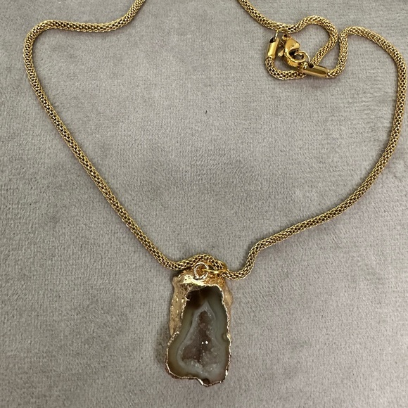 Mini druzy pendant 18k gold stainless steel mesh chain. Beautiful mini druzy - Picture 5 of 10